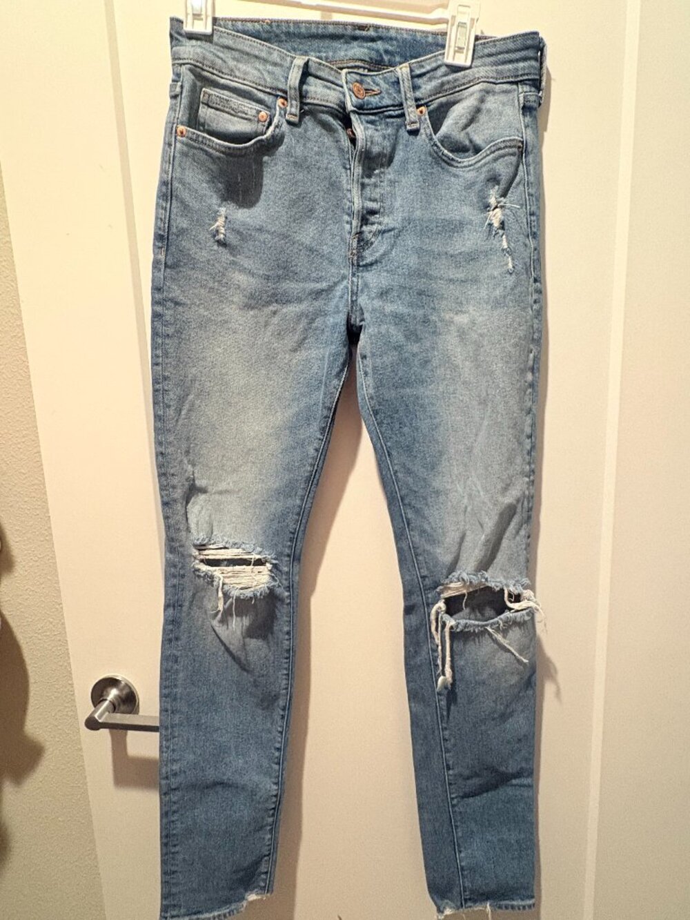 Light Wash Ripped Button Fly Skinny Jeans Size 32 New With Tags